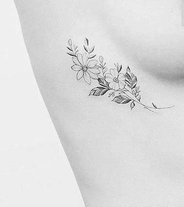 tatouage sous les seins|Tatouage sous la poitrine : 5 façons de porter ce tattoo